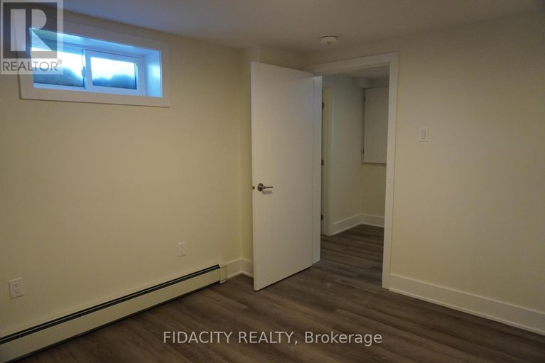 28516012/1030-maitland-avenue/braemar-park/ottawa/ontario/K2C2B6_30