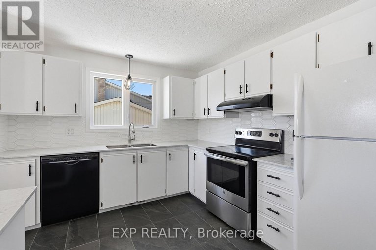 29432608/584-holmes-street/winchester/north-dundas/ontario/K0C2K0_12