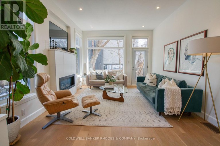 29579172/103a-stirling-avenue/hintonburg/ottawa/ontario/K1Y1P9_16