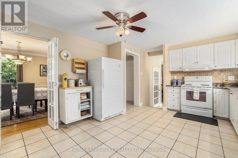 29190142/23-sioux-crescent/bruce-farmgraham-parkqualicumbellands/ottawa/ontario/K2H7E4_13