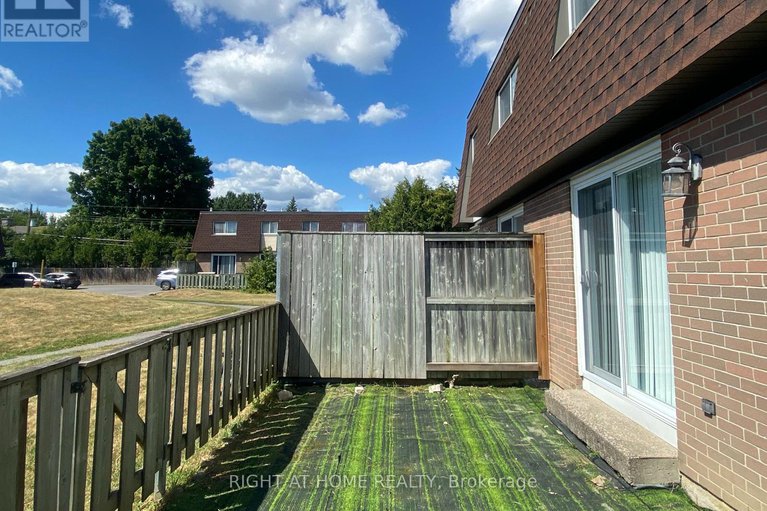 28768219/271-ridgepark-private/meadowlandscrestview/ottawa/ontario/K2G1H1_10