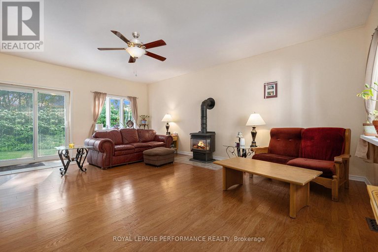 28244627/3383-champlain-street/clarencerockland-twp/clarence-rockland/ontario/K0A1E0_22