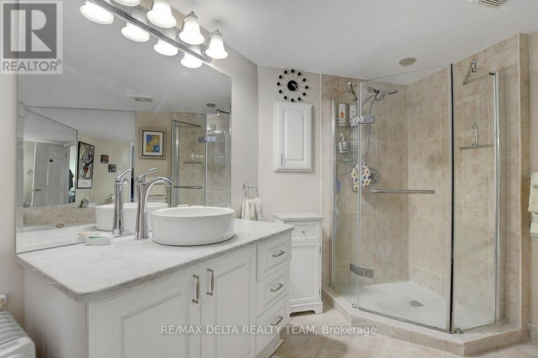 28176941/302a-62-donald-street/overbrook/ottawa/ontario/K1K1N2_29