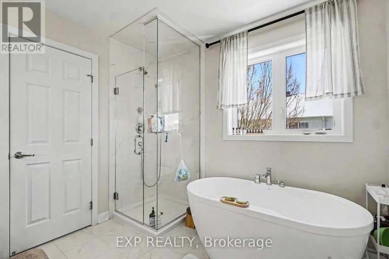 29328135/2142-winsome-terrace/fallingbrookgardenway-south/ottawa/ontario/K4A0K6_15