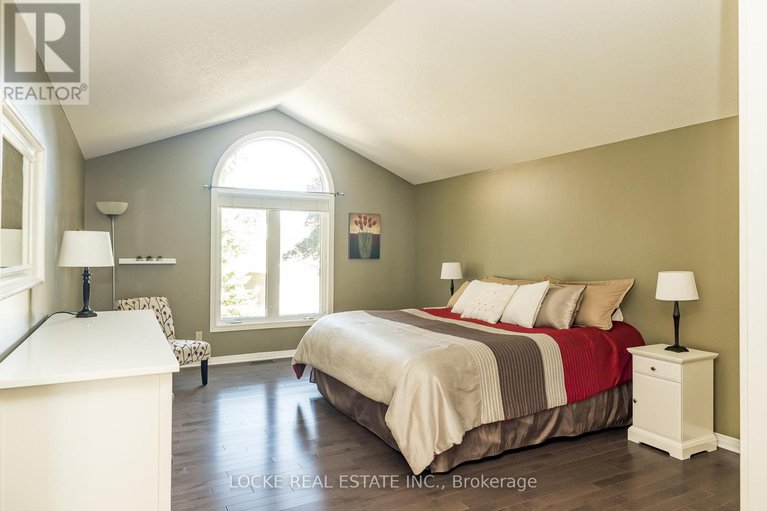28873478/1668-sansonnet-street/mer-bleuebradley-estatesanderson-park/ottawa/ontario/K1C5Y6_22