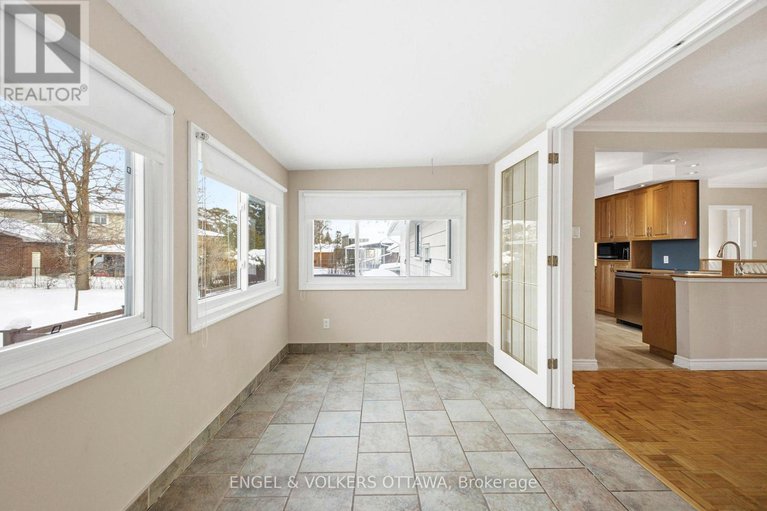 29371717/49-inverness-avenue/borden-farmstewart-farmcarleton-heightsparkwood-hills/ottawa/ontario/K2E6N6_8