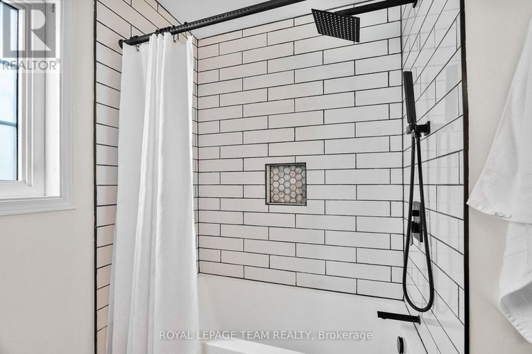 28812426/2122-saunders-avenue/woodroffe/ottawa/ontario/K2A4C7_33