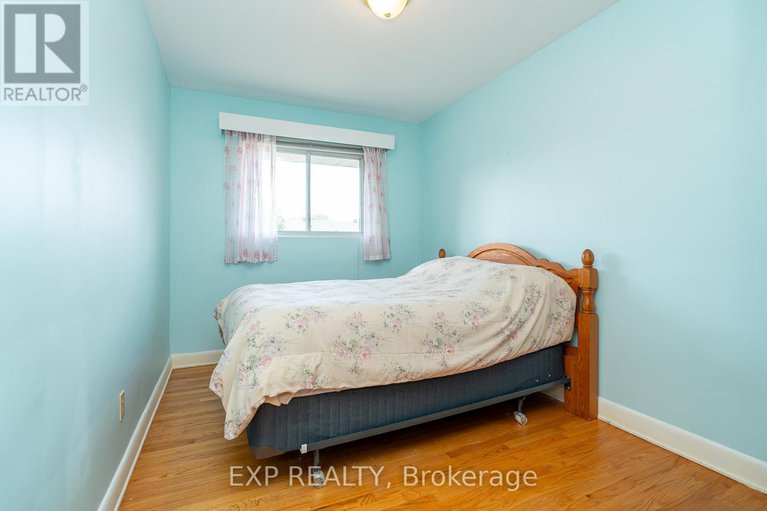 28904328/1008-riddell-avenue-s/mckellar-heightsglabar-park/ottawa/ontario/K2C2J5_19