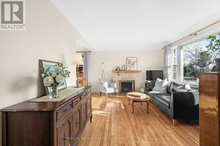 29669053/243-compton-avenue/woodroffe/ottawa/ontario/K2B5A8_7