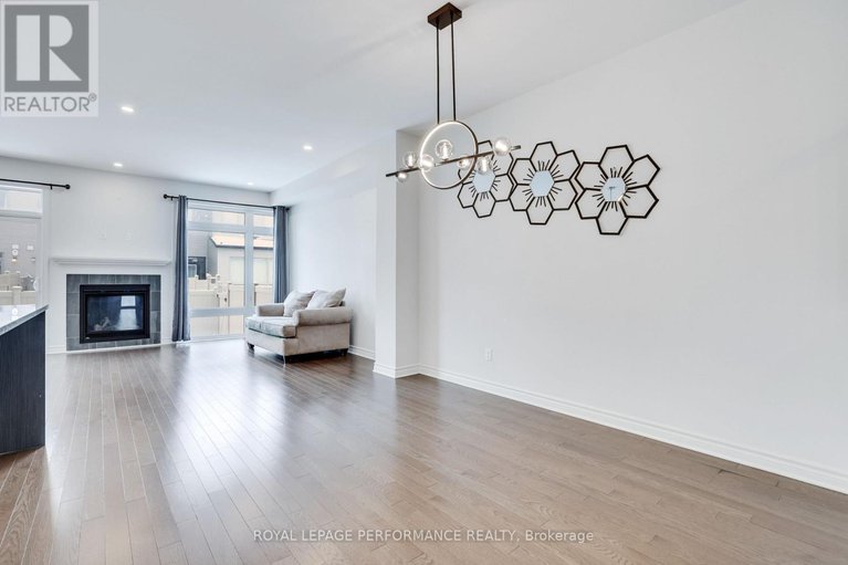 29228458/669-cordelette-circle-e/mer-bleuebradley-estatesanderson-park/ottawa/ontario/K1W0P2_9