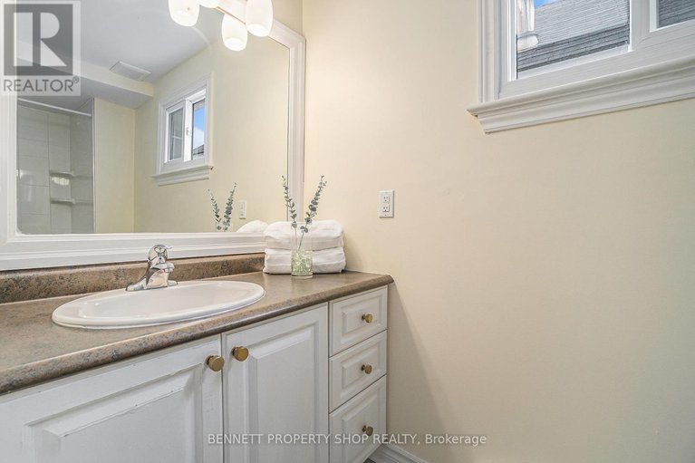 28216327/978-admiral-avenue/carlington/ottawa/ontario/K1Z6L9_6