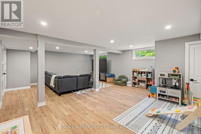 28638374/2097-neepawa-avenue/carlingwood/ottawa/ontario/K2A3L8_26