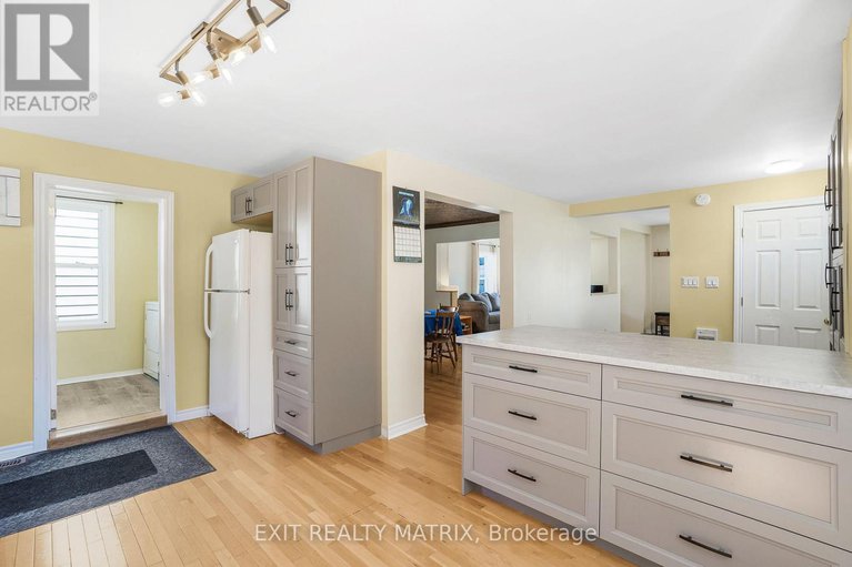 29071851/32-cockburn-street/north-stormont-finch-twp/north-stormont/ontario/K0C1G0_17