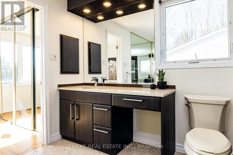 29535443/1404-forest-valley-drive/chapel-hill/ottawa/ontario/K1C5M8_27