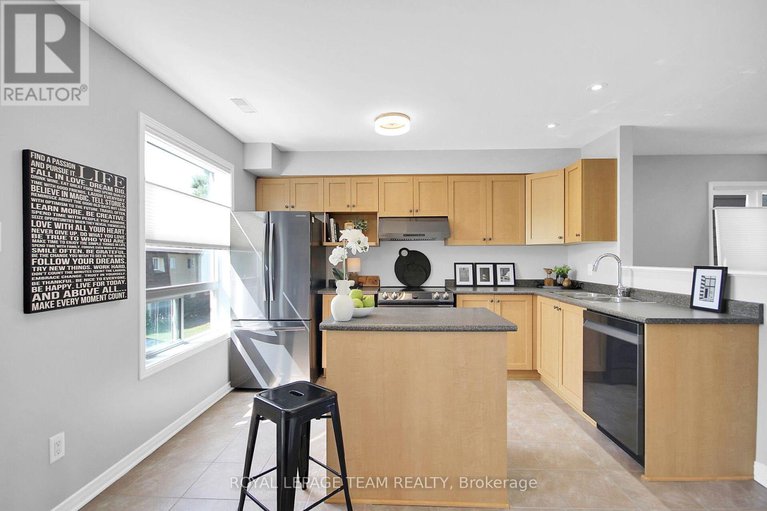 28988068/334-wiffen-private/westcliffe-estates/ottawa/ontario/K2H1G3_25