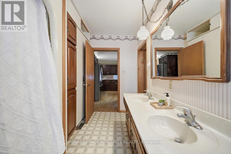 29219287/1814-old-montreal-road/cumberland-ridge/ottawa/ontario/K4C1G8_20