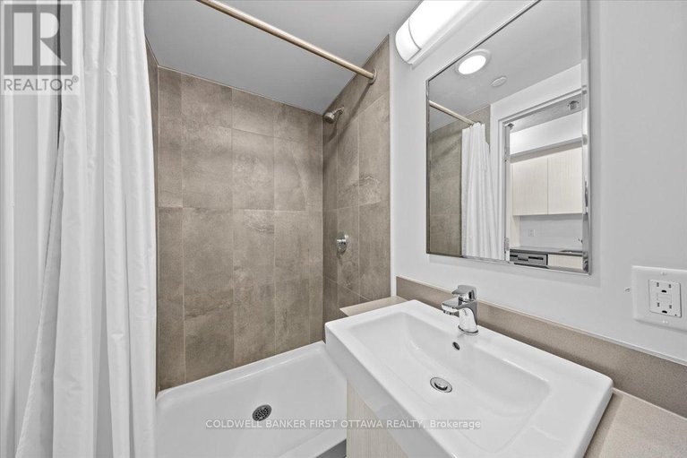 29441462/2308-105-champagne-avenue-s/west-centre-town/ottawa/ontario/K1S4P3_9