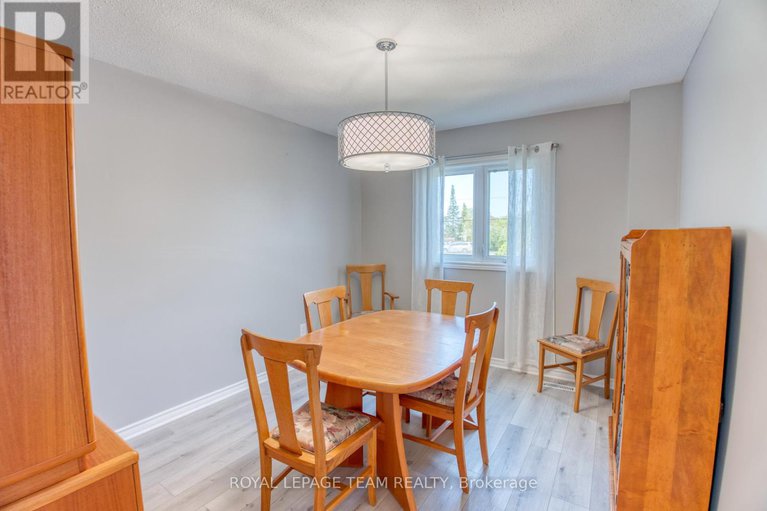 28311456/23-tulane-crescent/on-the-green/ottawa/ontario/K2J2G2_5