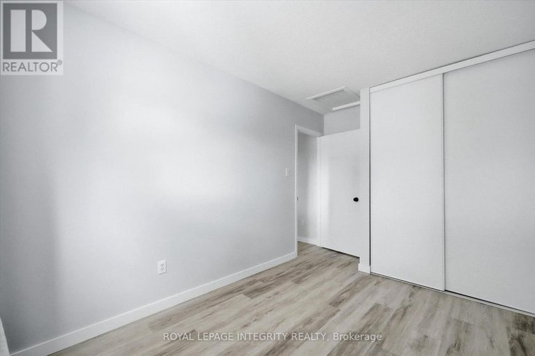 29578155/228-millroad-way/chatelaine-village/ottawa/ontario/K1E2C9_29