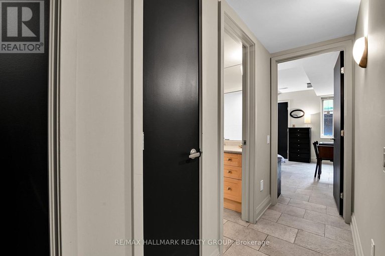 29674266/481-melbourne-avenue/mckellarhighland/ottawa/ontario/K2A1W4_26