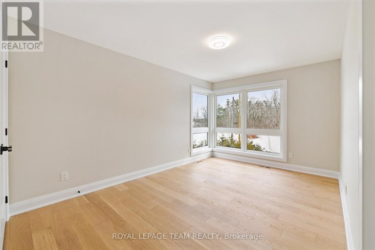 29152397/845-melfa-crescent/mooneys-bay/ottawa/ontario/K2C0P5_33