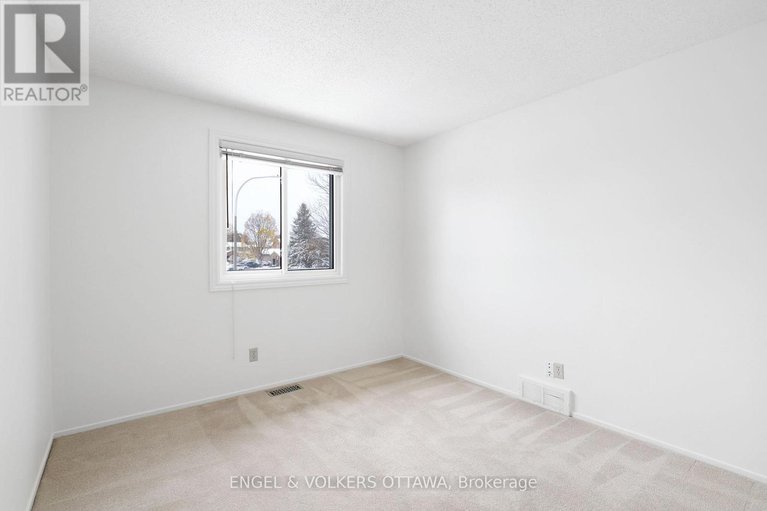 29097946/60-homestead-street/borden-farmstewart-farmcarleton-heightsparkwood-hills/ottawa/ontario/K2E7N6_16