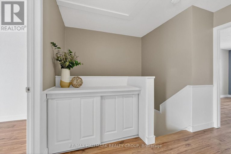 29379154/12-black-forest-lane/arbeatha-park/ottawa/ontario/K2H5C8_30