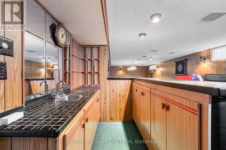 28957862/16-benson-street/borden-farmstewart-farmcarleton-heightsparkwood-hills/ottawa/ontario/K2E5J5_35