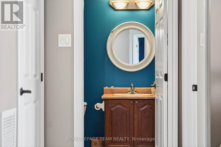 29651493/811-120-grant-carman-drive/mooneys-bayrevelstoke/ottawa/ontario/K2E1C8_36