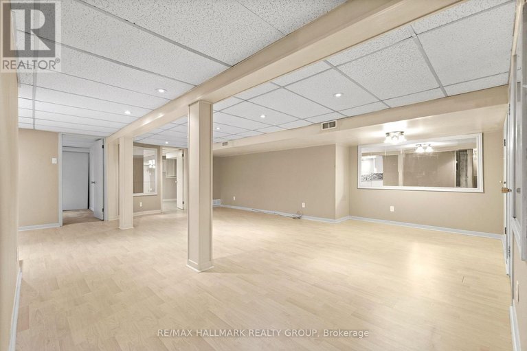 29013157/18-kerry-crescent/city-viewskylinefisher-heightsparkwood-hills/ottawa/ontario/K2E5V6_24
