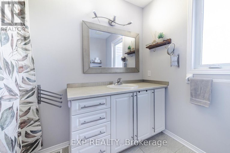 29121014/42-353-hillsboro-private/emerald-meadowstrailwest/ottawa/ontario/K2M3B1_13