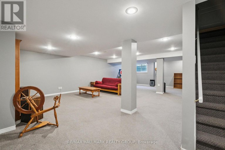 28723306/3034-courtyard-crescent/upper-hunt-club/ottawa/ontario/K1T3R7_24