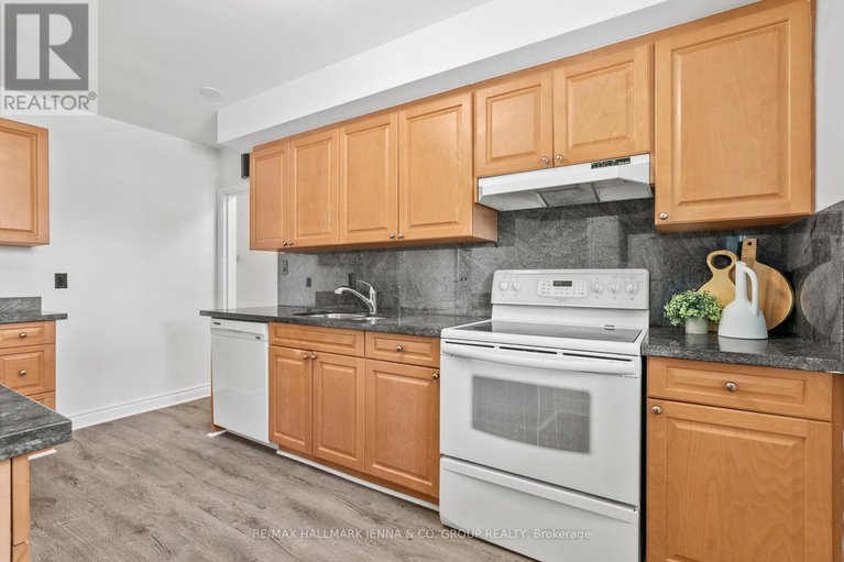 29070320/1246-cobden-road/queensway-terrace-southridgeview/ottawa/ontario/K2C2Z9_15