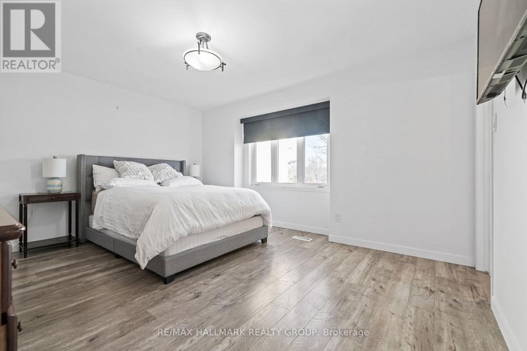 28087558/18-1964-wildflower-drive/queenswood-heights-south/ottawa/ontario/K1E3V4_17