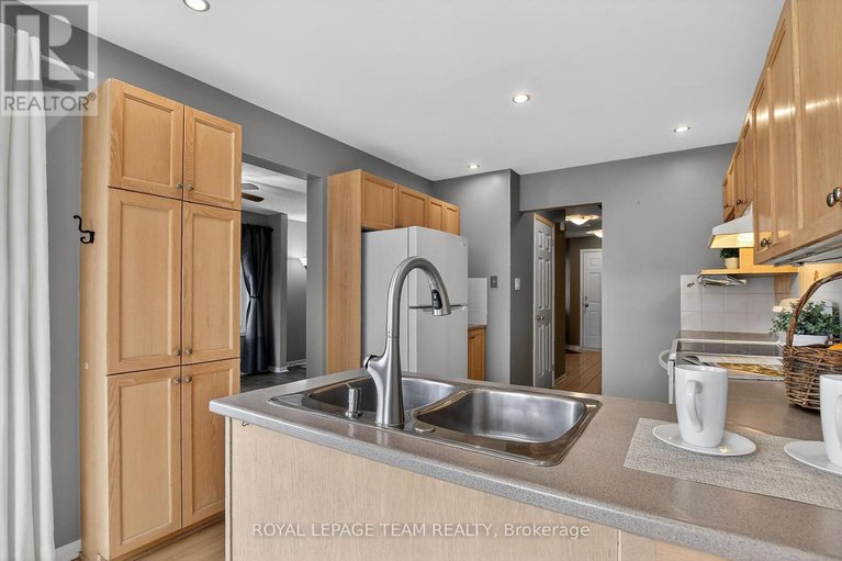 29460136/21-baton-court/katimavik/ottawa/ontario/K2L4C8_19