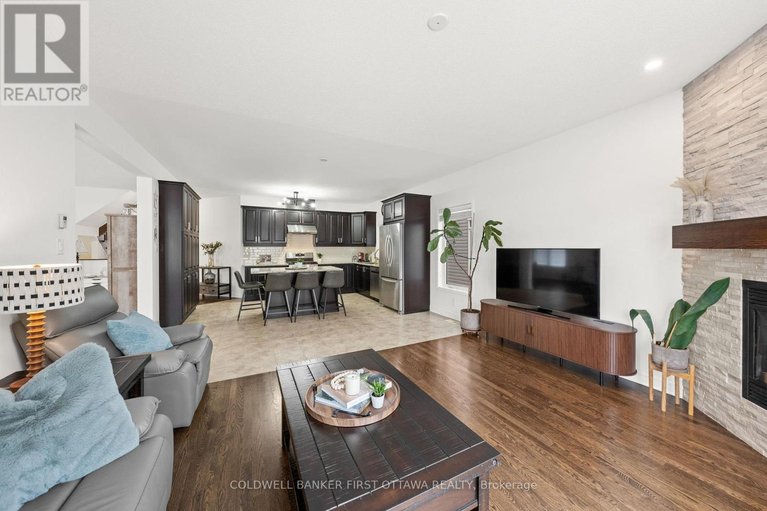 29585353/220-dave-smith-crescent/riverside-southgloucester-glen/ottawa/ontario/K4M0B7_18