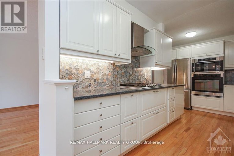 29297521/2088-orient-park-drive/blackburn-hamlet-south/ottawa/ontario/K1B4V9_10