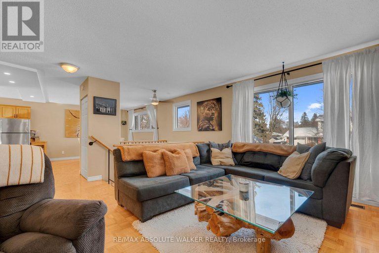 29422550/19-lambert-drive/sheahan-estatestrend-village/ottawa/ontario/K2H5Y3_8