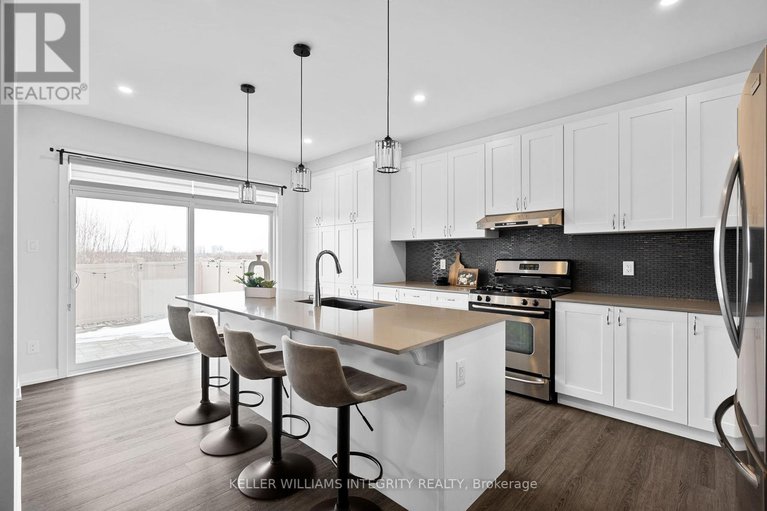28367283/618-perseus-avenue/half-moon-bay/ottawa/ontario/K2J6S7_18