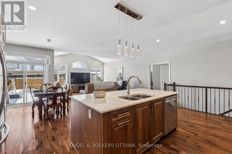 29492071/865-tewin-circle/camelot/ottawa/ontario/K4A1K1_10