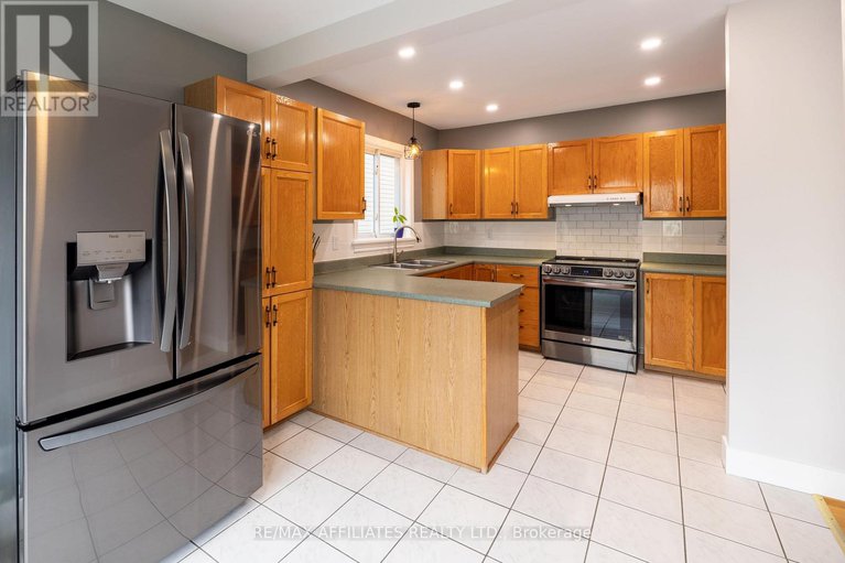 29083529/1687-tache-way/fallingbrookpineridge/ottawa/ontario/K4A2T5_17