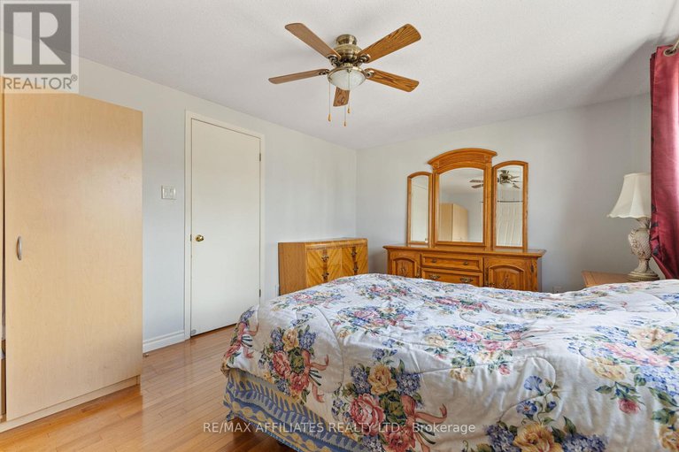 28333115/75-saxton-private/redwood-park/ottawa/ontario/K2H9P3_15