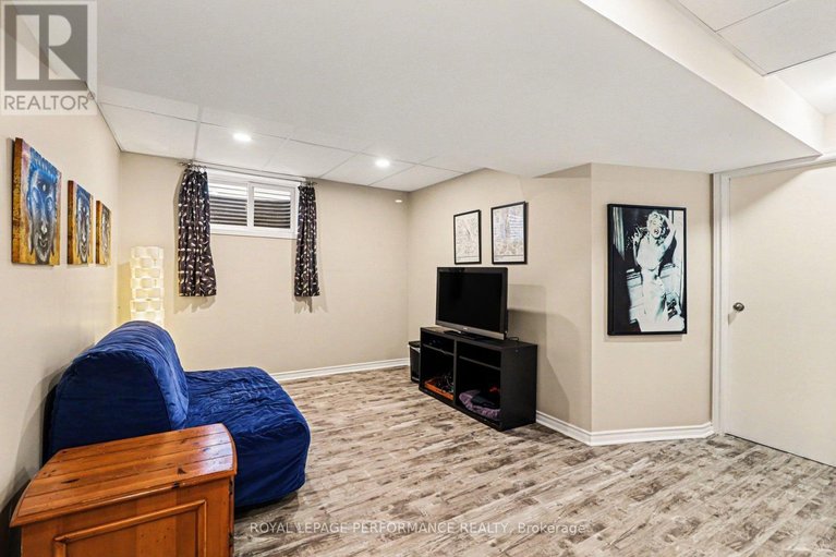 29610973/897-paradise-crescent/fallingbrookgardenway-south/ottawa/ontario/K4A3S5_20