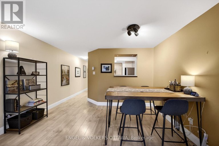 29616184/b-35-robinson-avenue/sandy-hill/ottawa/ontario/K1N8N8_6