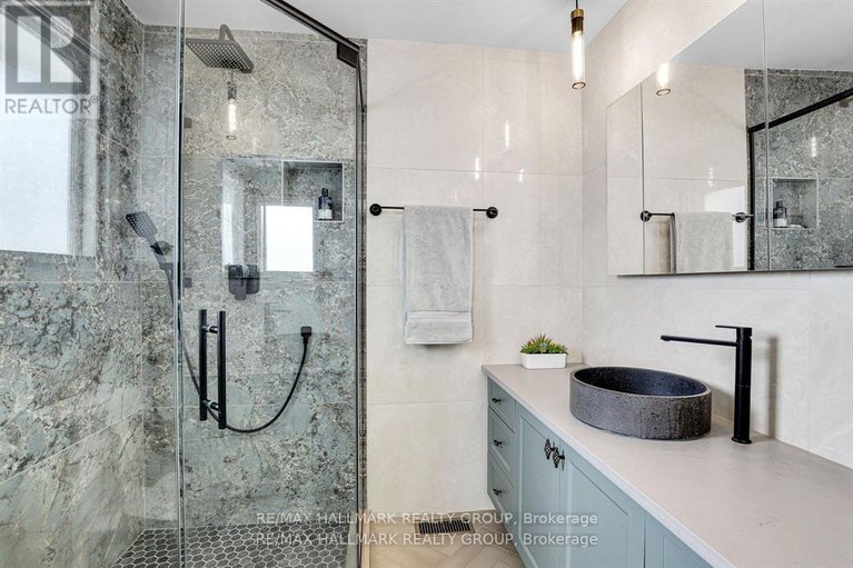 29424292/1712-playfair-drive/playfair-park/ottawa/ontario/K1H5S6_25