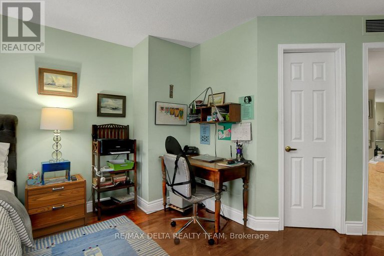 28176941/302a-62-donald-street/overbrook/ottawa/ontario/K1K1N2_28