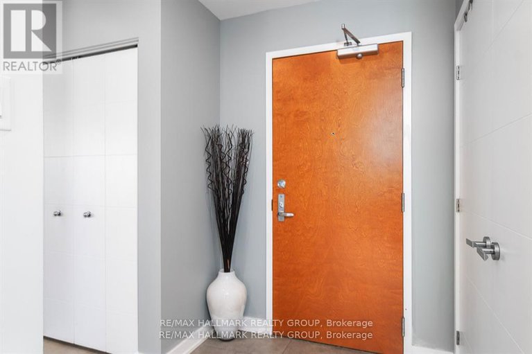 28394405/2701-195-besserer-street/sandy-hill/ottawa/ontario/K1N0B6_12