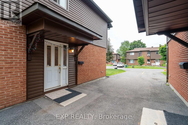 28593463/117-3136-stockton-drive/blossom-parkkemp-parkfindlay-creek/ottawa/ontario/K1T1S1_2