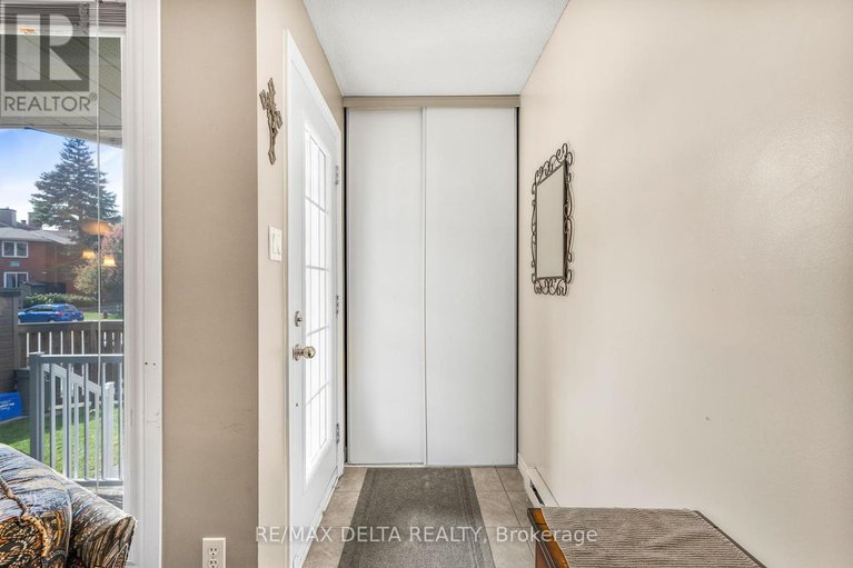 28888821/110-1825-marsala-crescent/fallingbrookpineridge/ottawa/ontario/K4A2E7_7