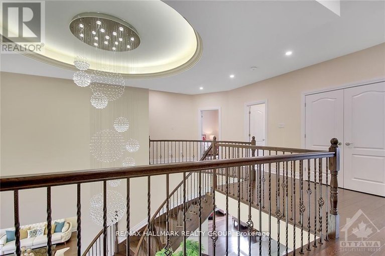 29584360/699-ballycastle-crescent/riverside-south/ottawa/ontario/K1X0A4_29